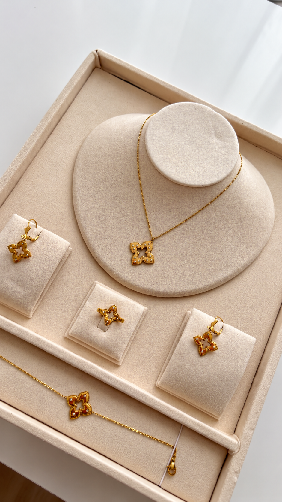 Ensemble de bijoux/ 4 Pièces