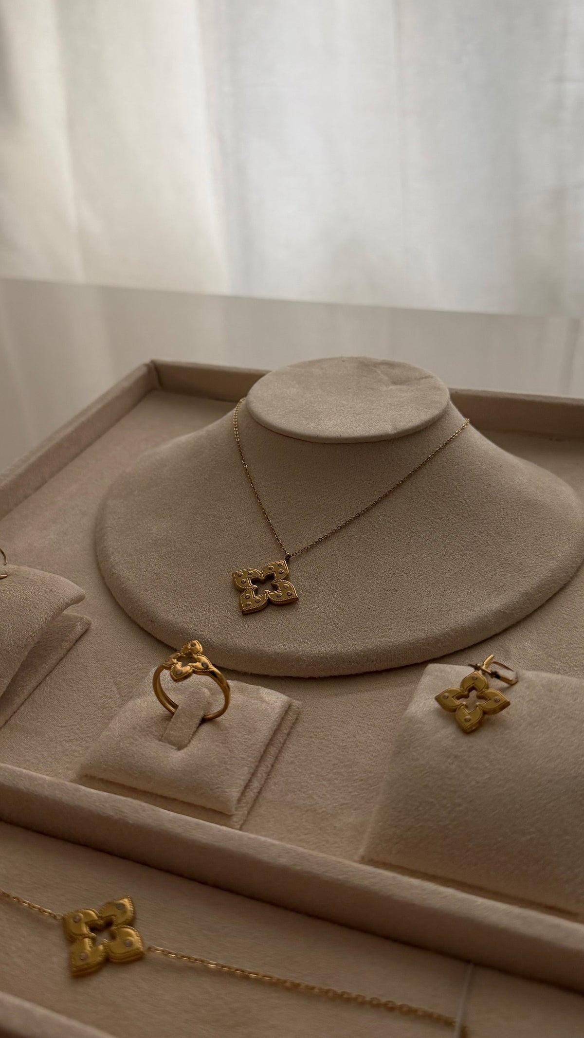 Ensemble de bijoux/ 4 Pièces